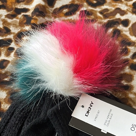 Brand New DKNY Black Knit Hat & Touchscreen Gloves Set Multicolored Faux Fur Pom - Picture 2 of 13